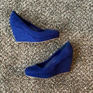 Apt. 9 vibrant blue suede wedges
